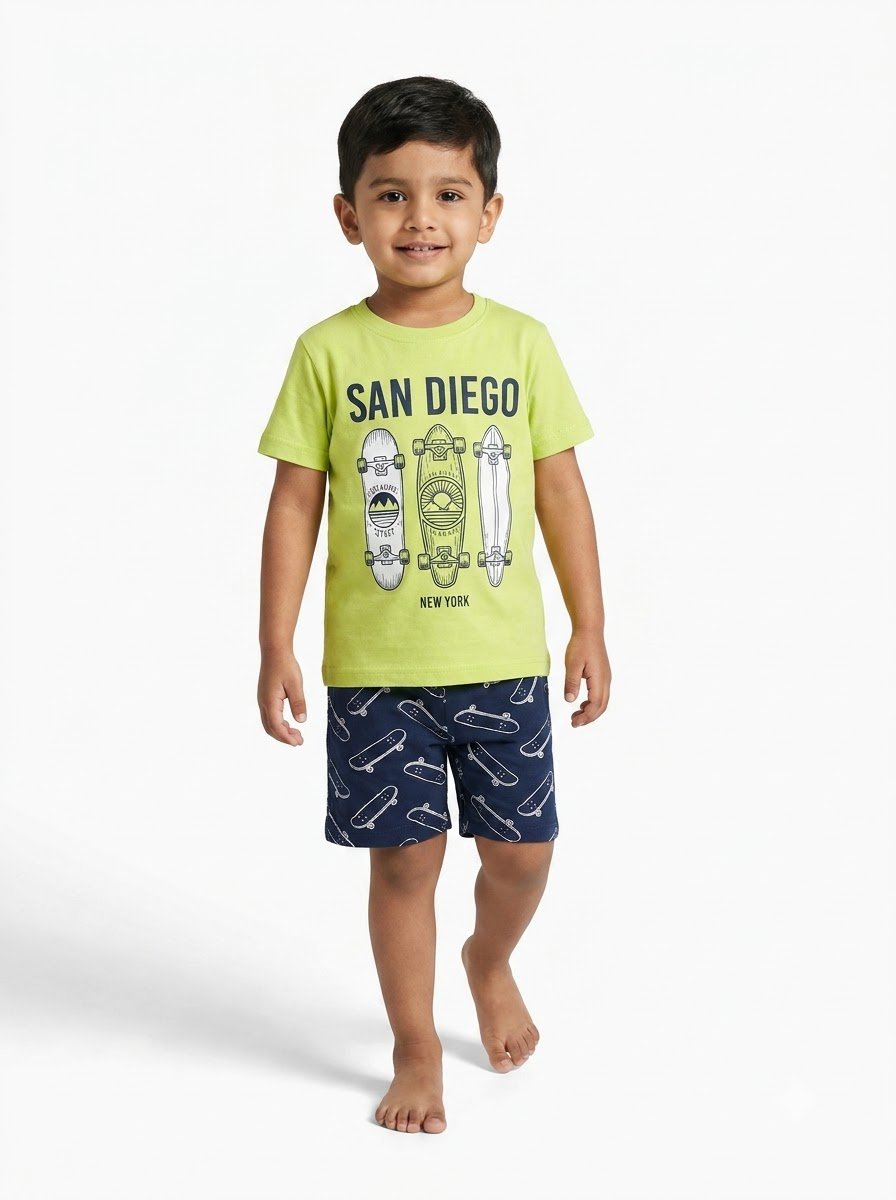 Boy_wearing_clothing_set_202608052036