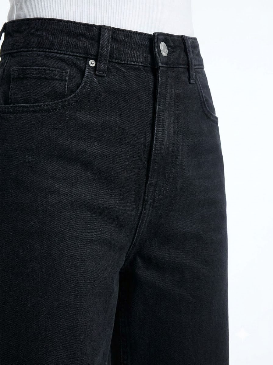 Female_fashion_garment_detail_pr…_20260923221301